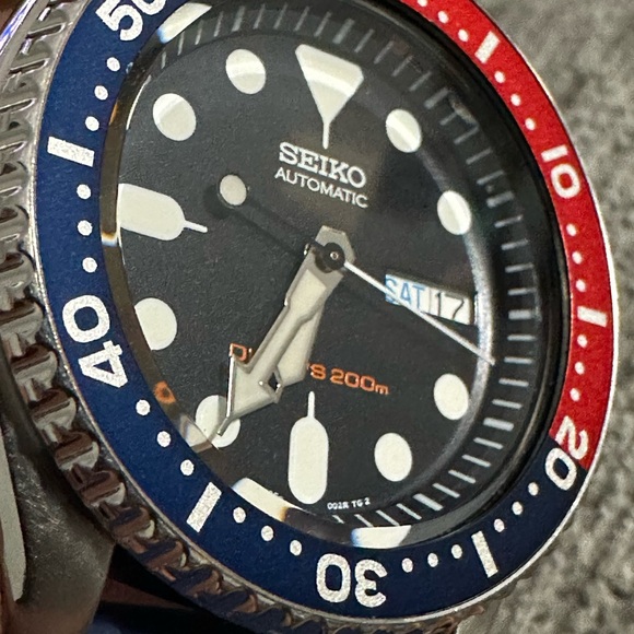 Seiko Automatic Watch with Blue and Red Bezel - Picture 8 of 14
